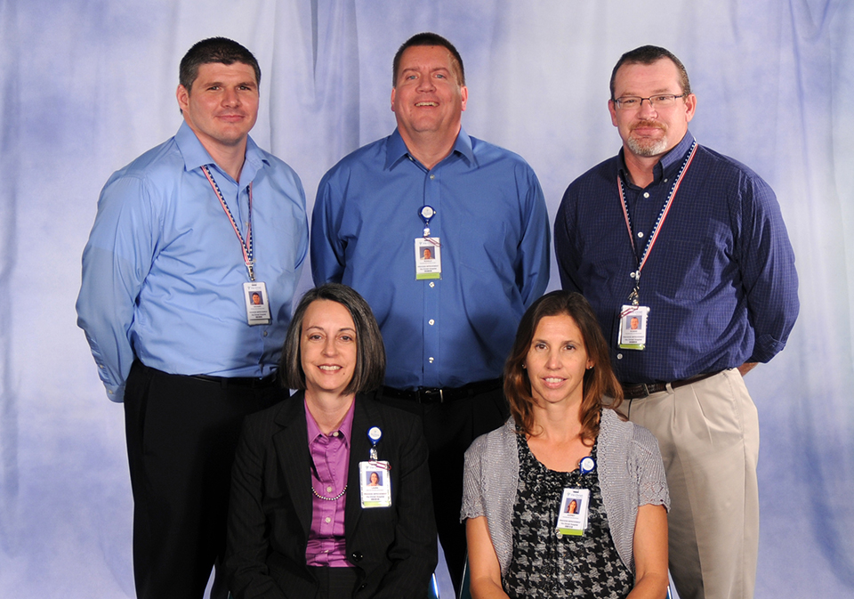 Das Black Belt-Team bei Via Christi Health (Bild: (hintere Reihe) Zach Lewis, Ron Herter, Rob Dreiling, (vordere Reihe) Laura Thompson und Audrey Henning).