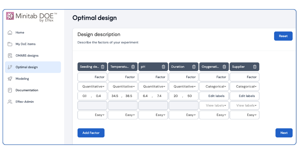 显示 Minitab DOE by Eflex Web 应用程序“最佳设计”屏幕的屏幕截图。界面显示包含多个因子卡的“设计描述”部分，例如种子密度、温度、pH、持续时间、氧合和供应商。每个因子卡都标记为定量或分类，其数值范围包括 0.1、0.4、34.5、38.5、6.4、7.4、20 和 50。页面上会显示“添加因子”、“重置”和“下一步”按钮以及左侧导航区菜单，其中列出了 DOE 相关选项。